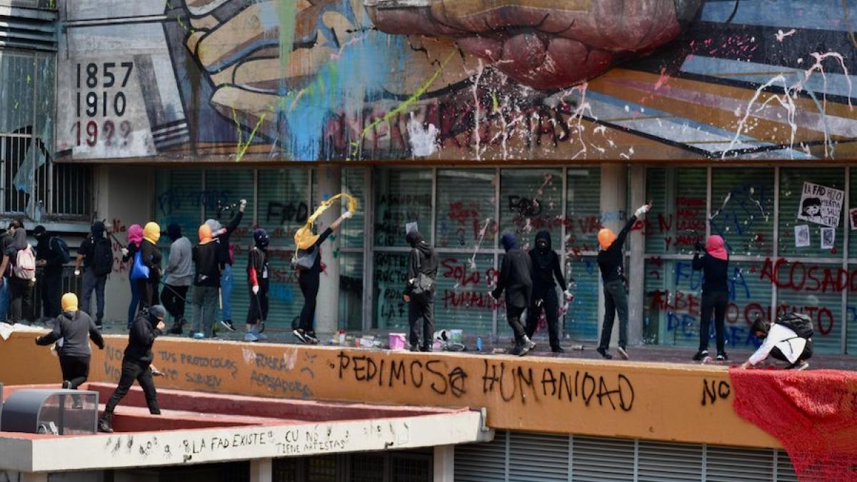 Daños al mural de Rectoría… otra vez