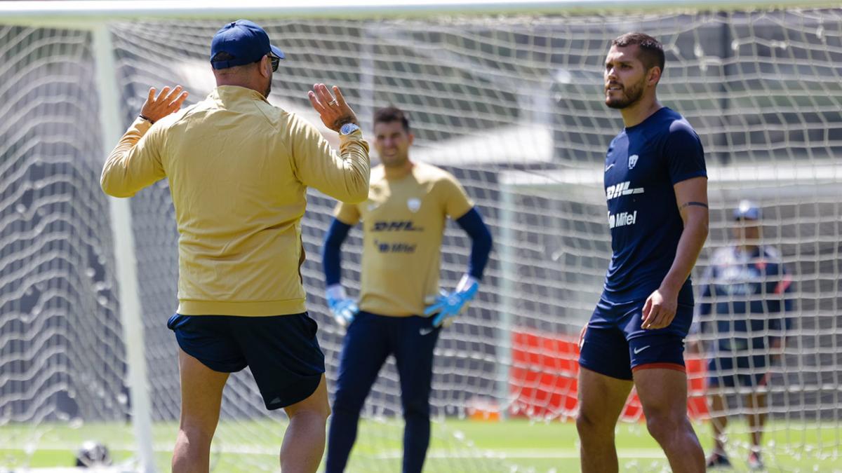 Pumas: 'Turco' Mohamed con unos días en el Pedregal y ya comenzaron las polémicas internas en el grupo