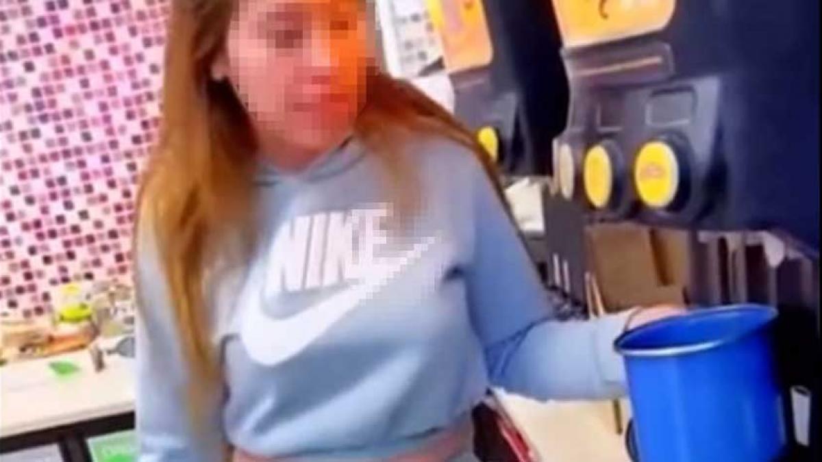 VIDEO. Mujer se viraliza por llevar olla al Oxxo para llenarla de café