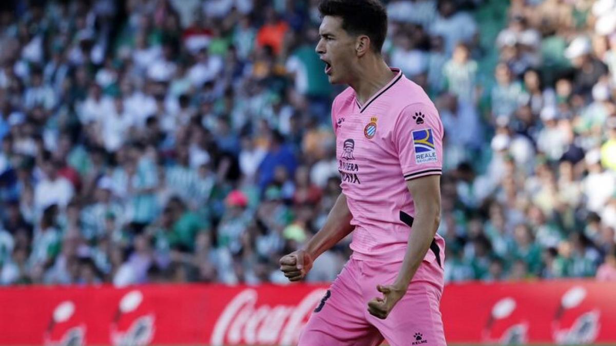 LaLiga: César Montes y una cláusula por los cielos; el Espanyol pone una fortuna si quieren al mexicano