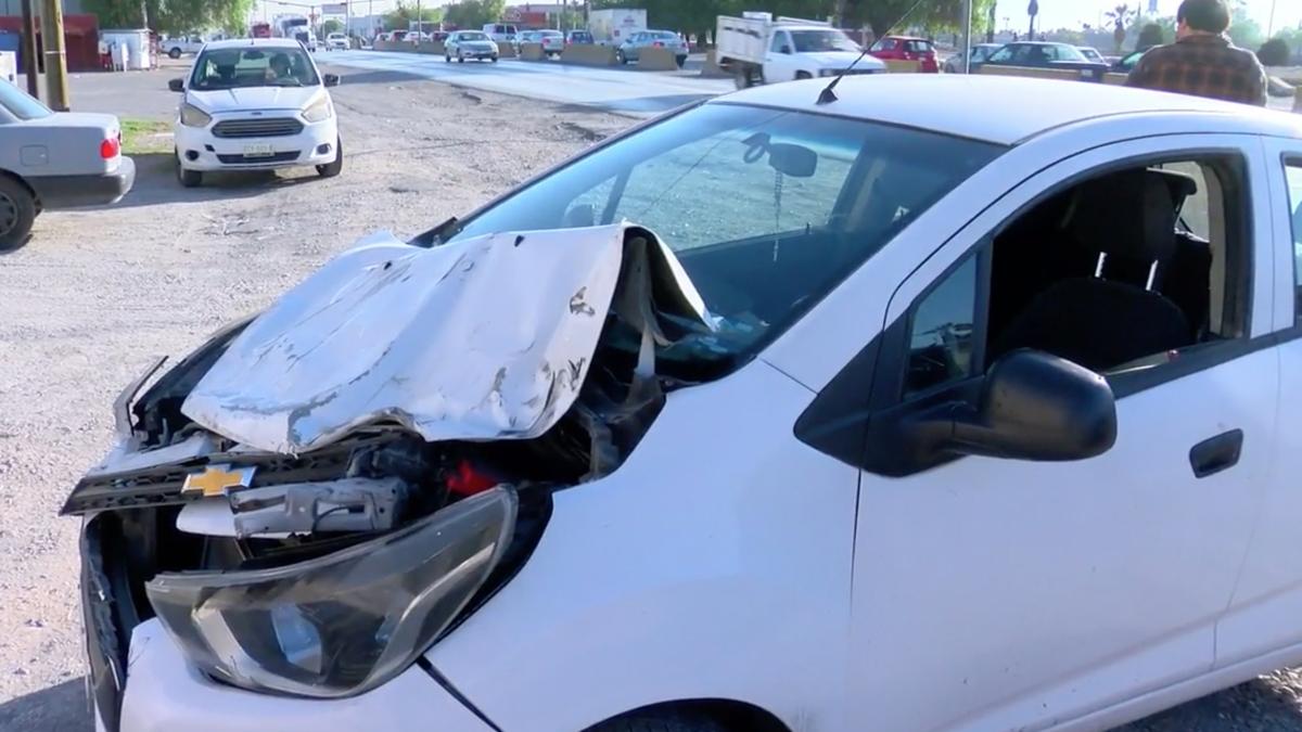 Joven provoca carambola al evitar atropellar a un perrito