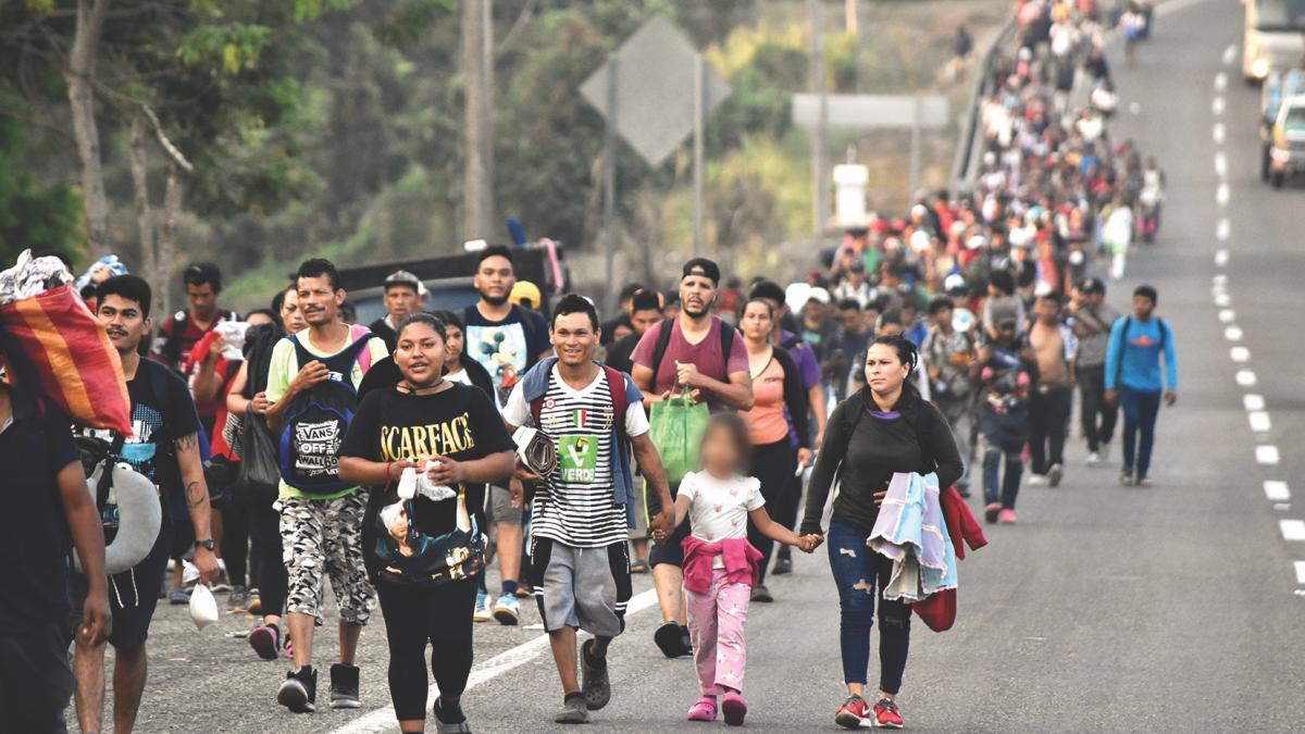 Avanza caravana migrante por el sur de México