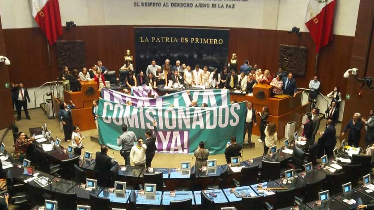 Suspenden sesión del Senado por toma de tribuna tras rechazo a nombramiento para Inai