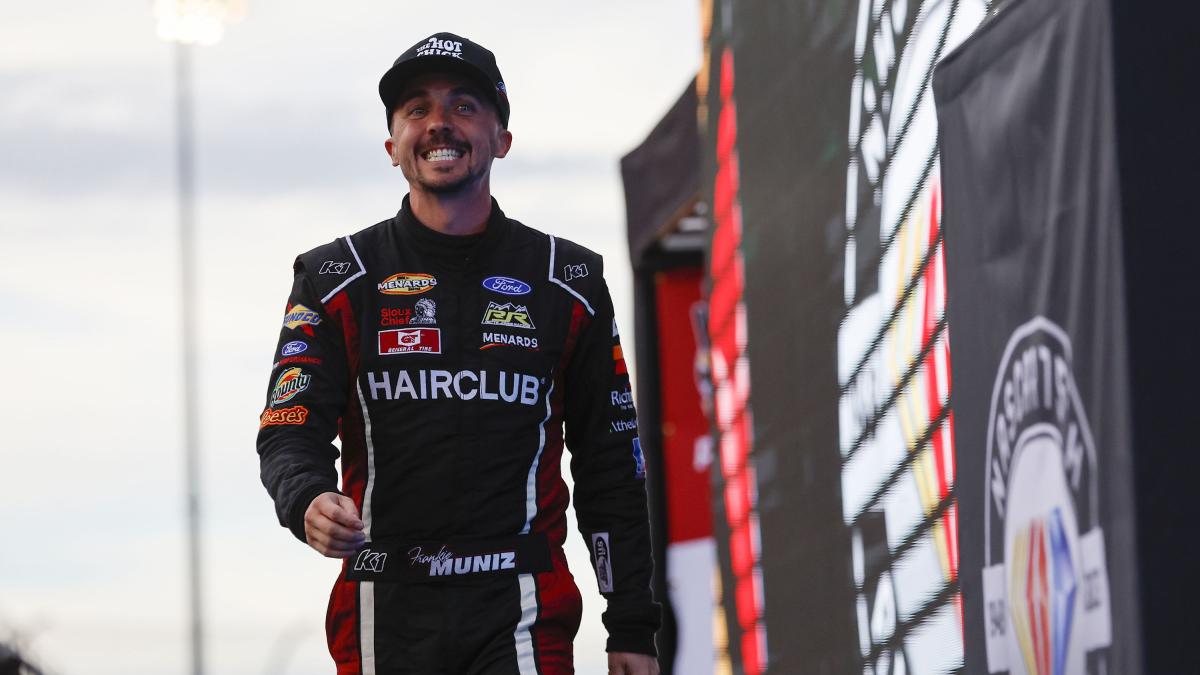 Nascar: Protagonista de Malcolm el de en medio lidera campeonato (VIDEO)