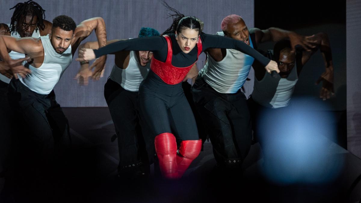 VIDEOS | Así se vivió el concierto de Rosalía en el Zócalo; duró una hora