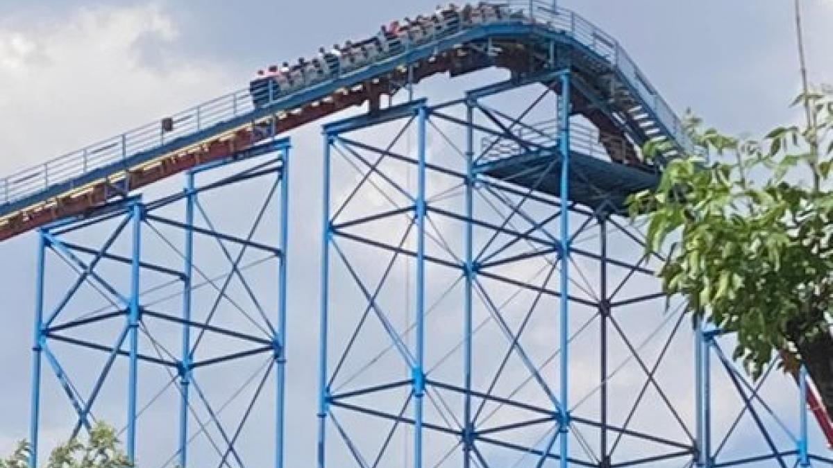 Juego mecánico de Six Flags México falla y deja 40 minutos atrapados a visitantes