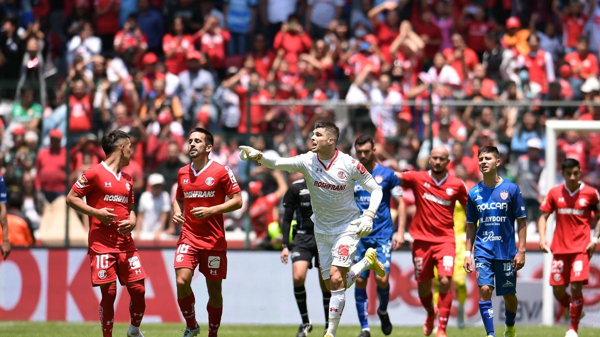 Liga MX | VIDEO: Tiago Volpi da un romántico beso a Leo Fernández, en su festejo, que le está dando la vuelta al mundo