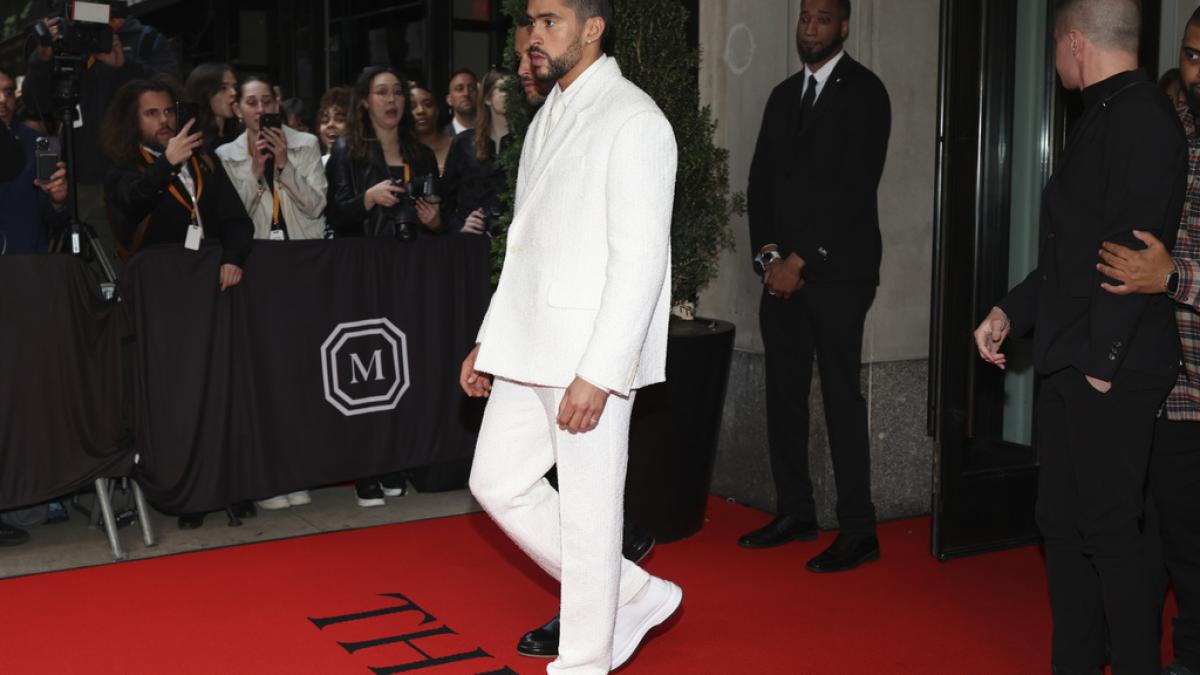 MET Gala 2023: Bad Bunny llega en impecable traje blanco y sin Kendall Jenner (FOTOS)