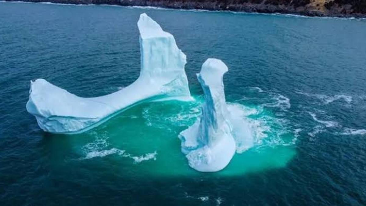 Capturan en imágenes a un enorme iceberg con una peculiar forma