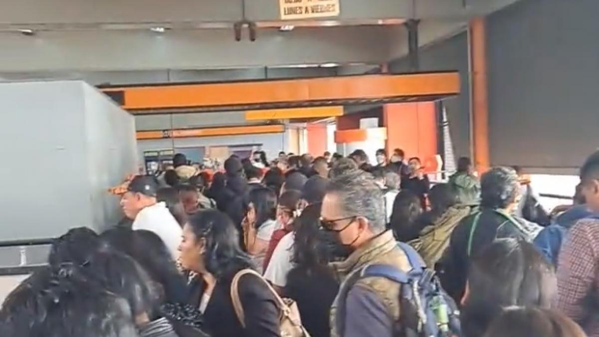 ¿Qué pasa en la Línea 7 del Metro CDMX? Reportan desalojos, retrasos y aglomeraciones