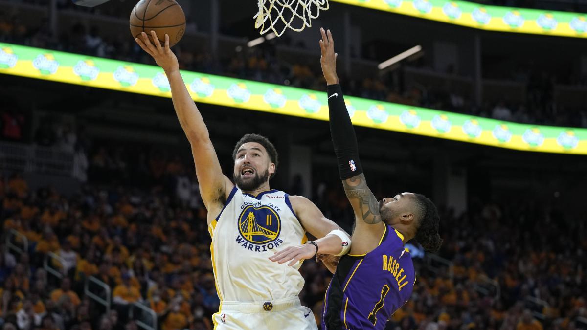 NBA Playoffs: Golden State Warriors apalean a Los Ángeles Lakers y empatan la serie