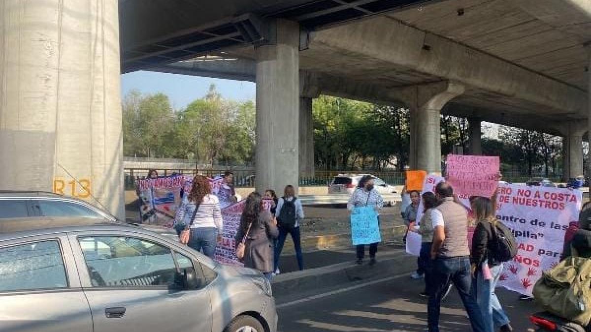 Periférico. Circulación en avenida cumple una hora de bloqueo por manifestación; esta es la alternativa