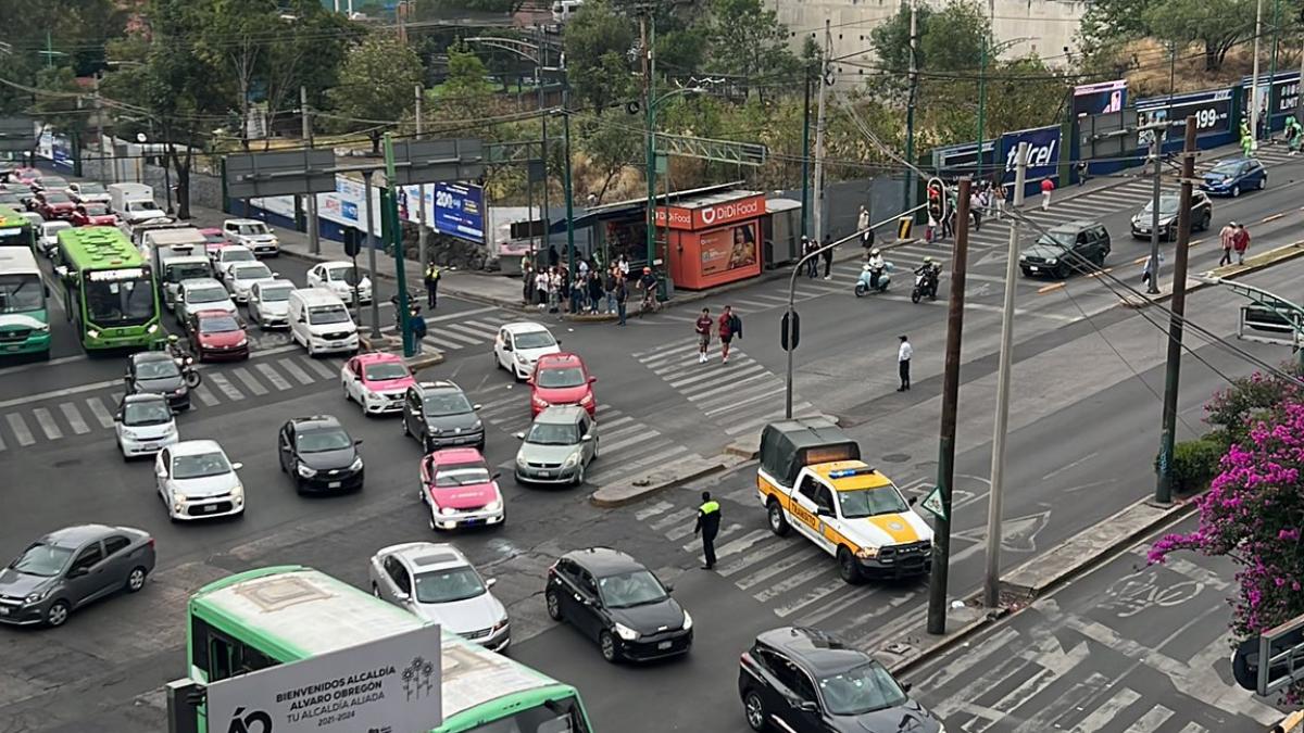 Insurgentes Sur. Cierran carriles laterales por manifestaciones; reportan tránsito lento