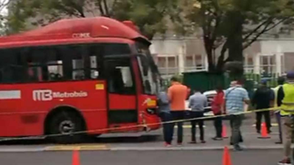 Muere mujer atropellada en la colonia Roma Sur; una unidad del Metrobús involucrada