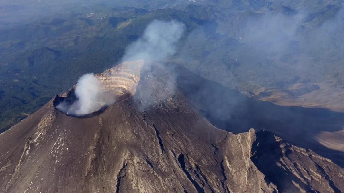 Popocatépetl se mantiene en semáforo amarillo; Gobierno monitorea las 24 horas del día, afirma AMLO