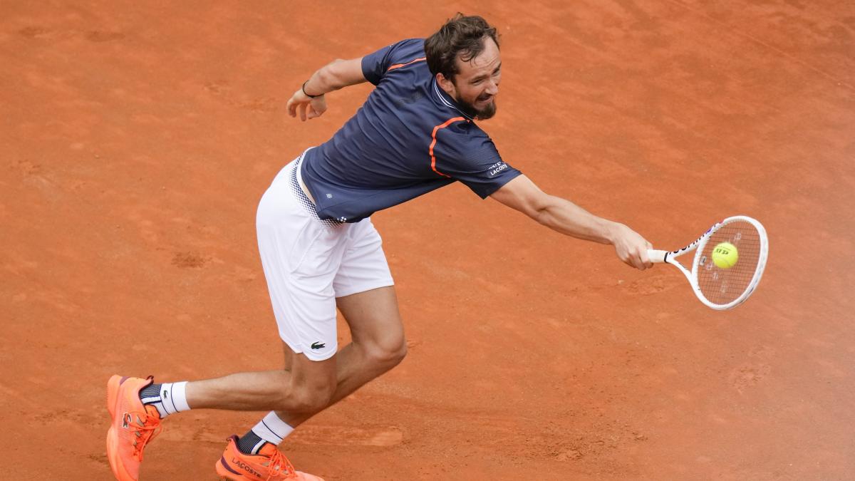 Abierto de Italia: Daniil Medvedev le toma el gusto a la arcilla y avanza a semifinales