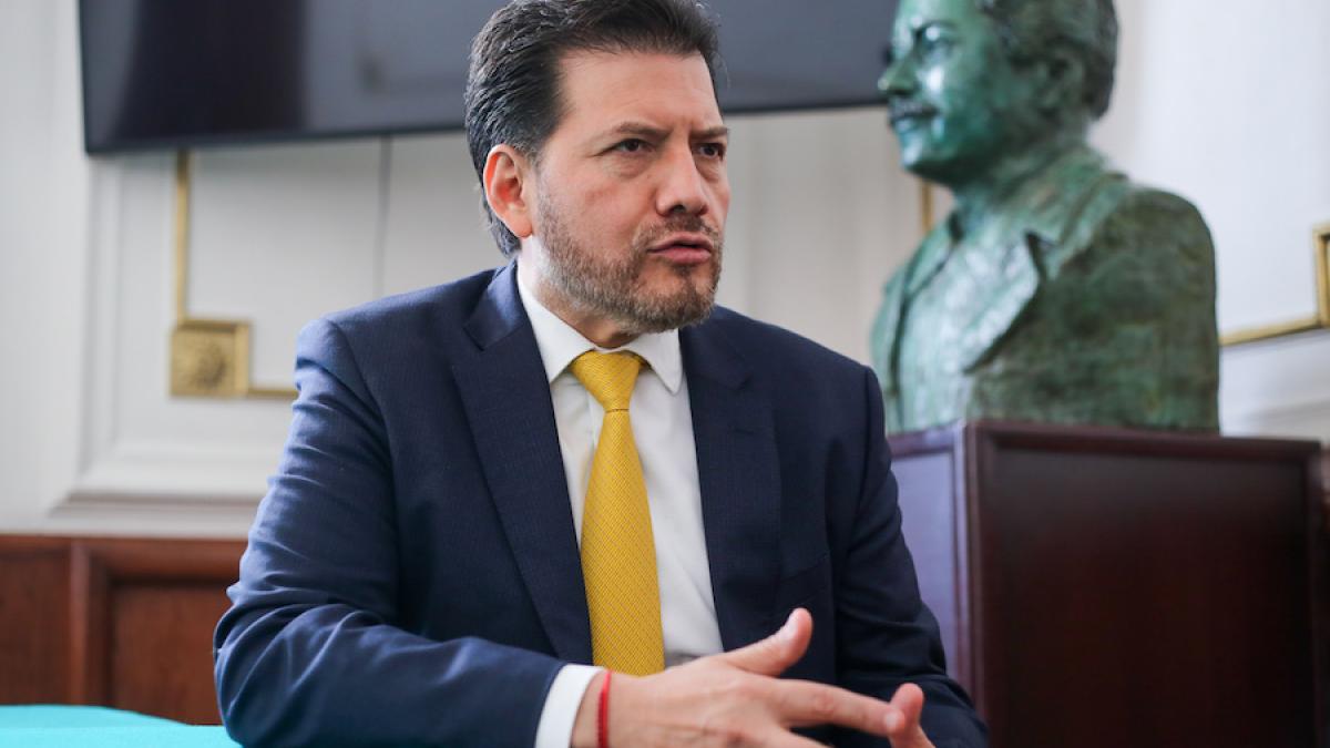 “Apoyaré al que quede sólo si hay transparencia y debate”