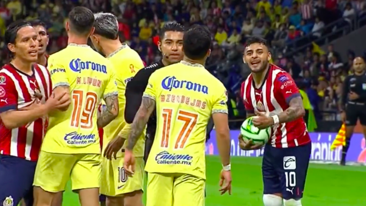 América vs Chivas: Alexis Vega destroza a Alejandro Zendejas y le deja en claro quién es el mejor de los dos (VIDEO)