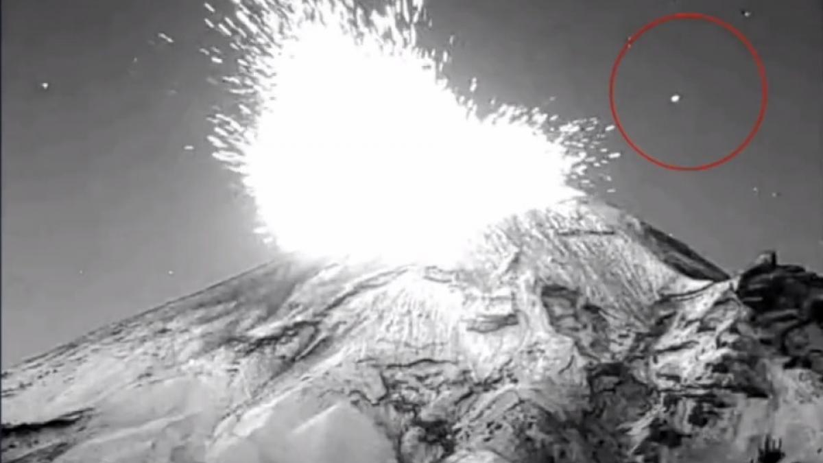 Popocatépetl. Captan OVNI saliendo de su cráter ¿Tendrá que ver con su actividad?