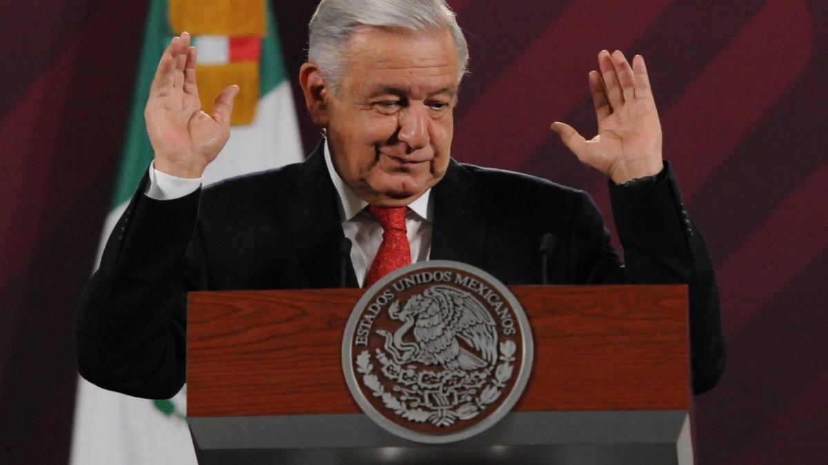 AMLO. 'Brillante' el método de la oposición de juntar millón de firmas para elegir candidato en 2024