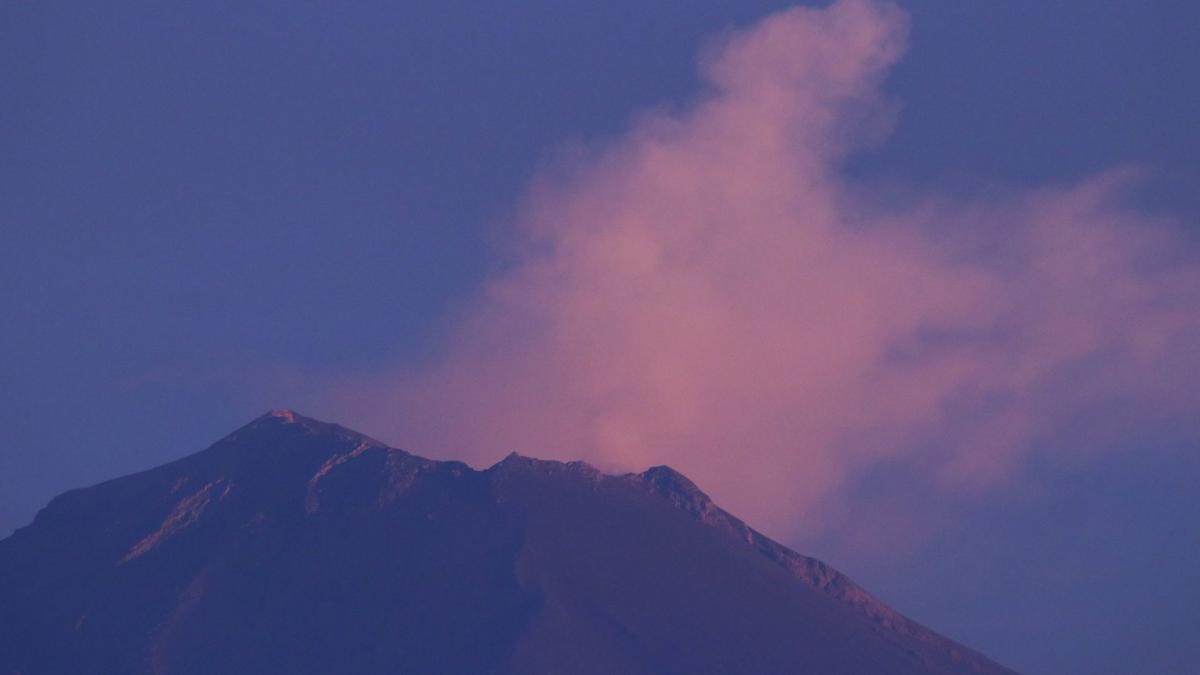 Popocatépetl. Se mantiene el volcán en alerta fase 3 con emisión de ceniza y gases