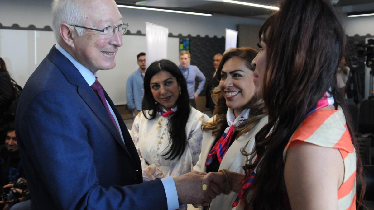 Empresas estadounidenses apoyarán a 700 emprendedoras mexicanas: Ken Salazar