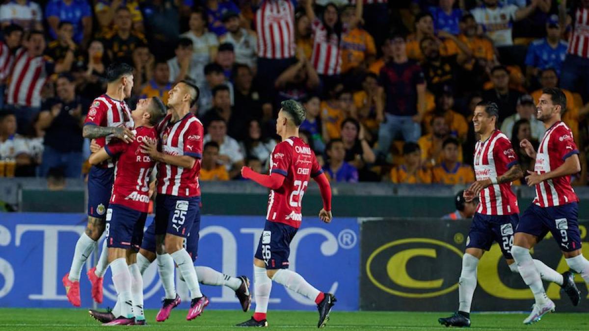 Chivas se mantiene invicto contra Tigres en duelos de Liguilla