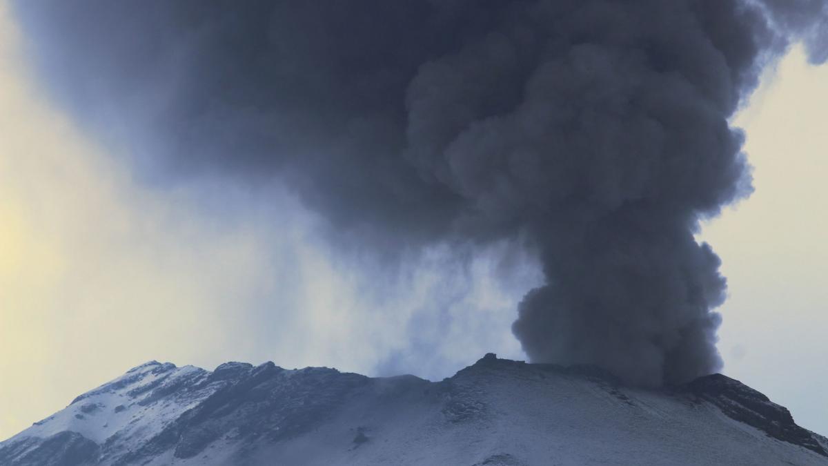 Popocatépetl. Continúa caída de ceniza del volcán y se mantiene en Amarillo Fase 3