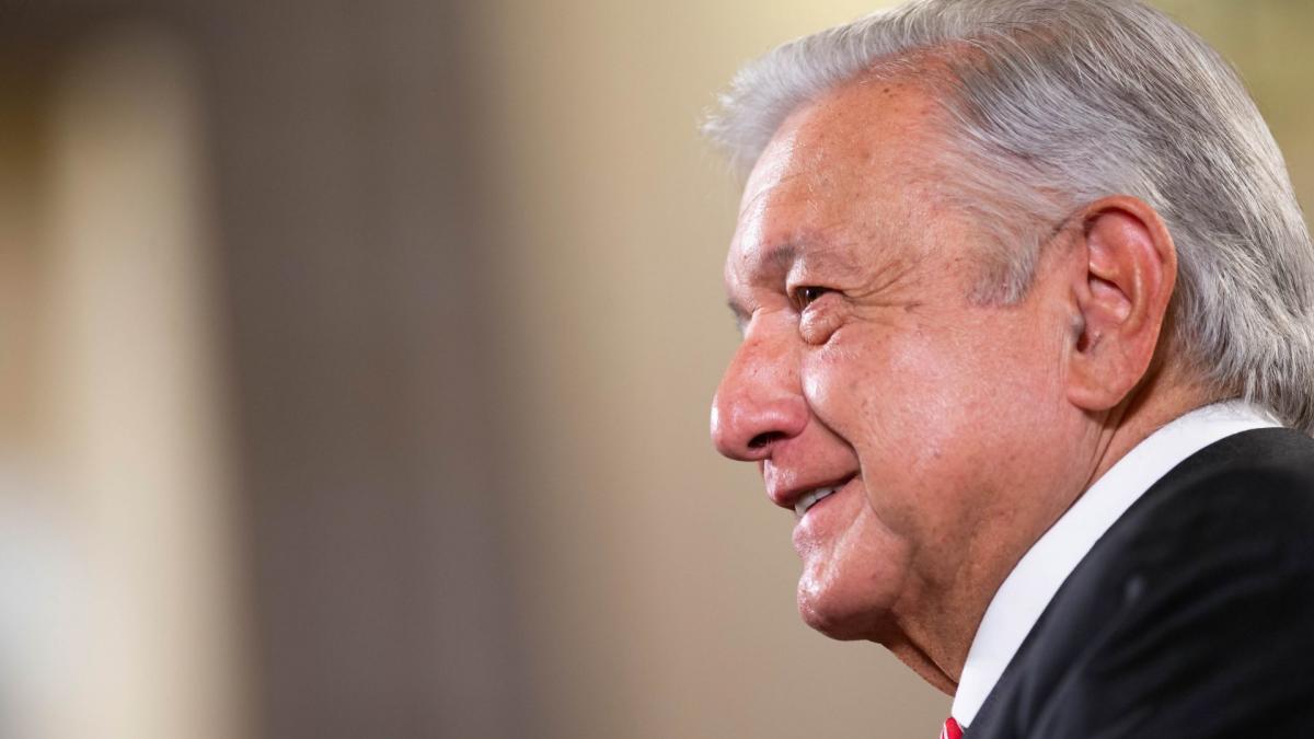 AMLO cobra pensión del Bienestar desde el 2022