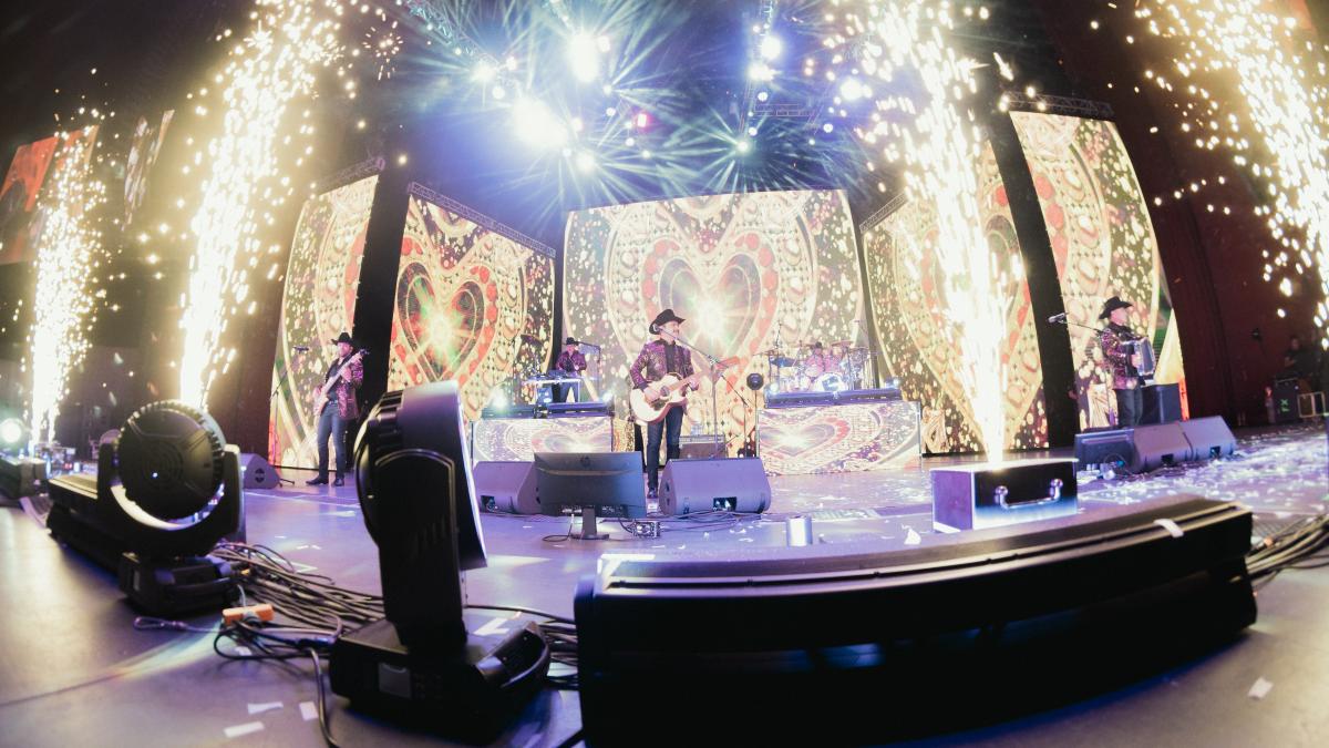 Los Tucanes de Tijuana ponen a bailar 'La Chona' en el Auditorio Nacional (VIDEOS)