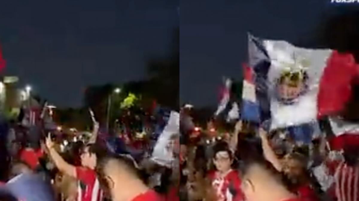 Final Chivas vs Tigres: Aficionados rojiblancos llevan serenata al hotel y contradicen los deseos de Paunovic (VIDEO)