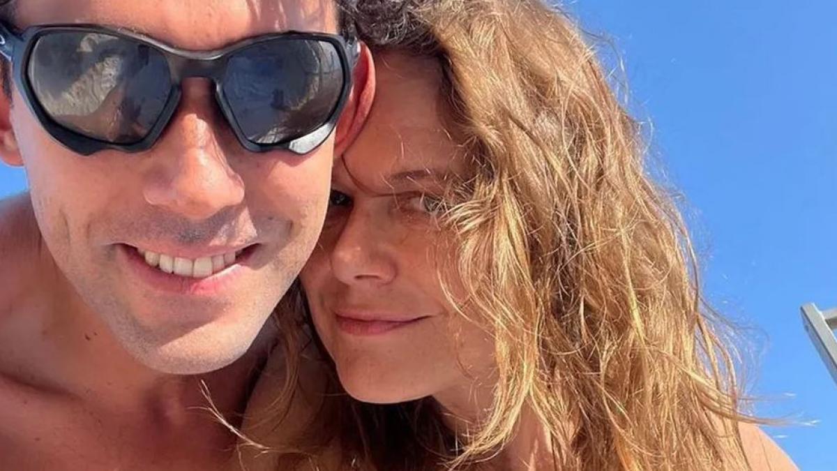 Nailea Norvind presume a su novio 17 años menor y la critican: '¡se agarró a su hijo la doña!'