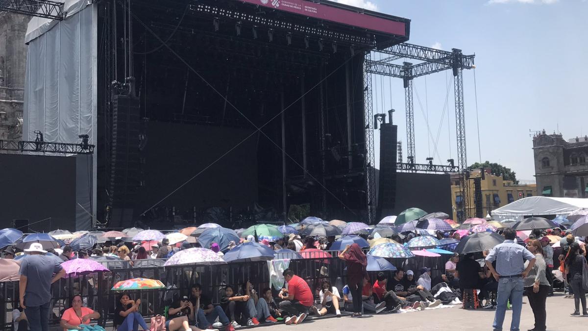 Los Fabulosos Cadillacs: fans empiezan a llegar al Zócalo para disfrutar el concierto (FOTOS)