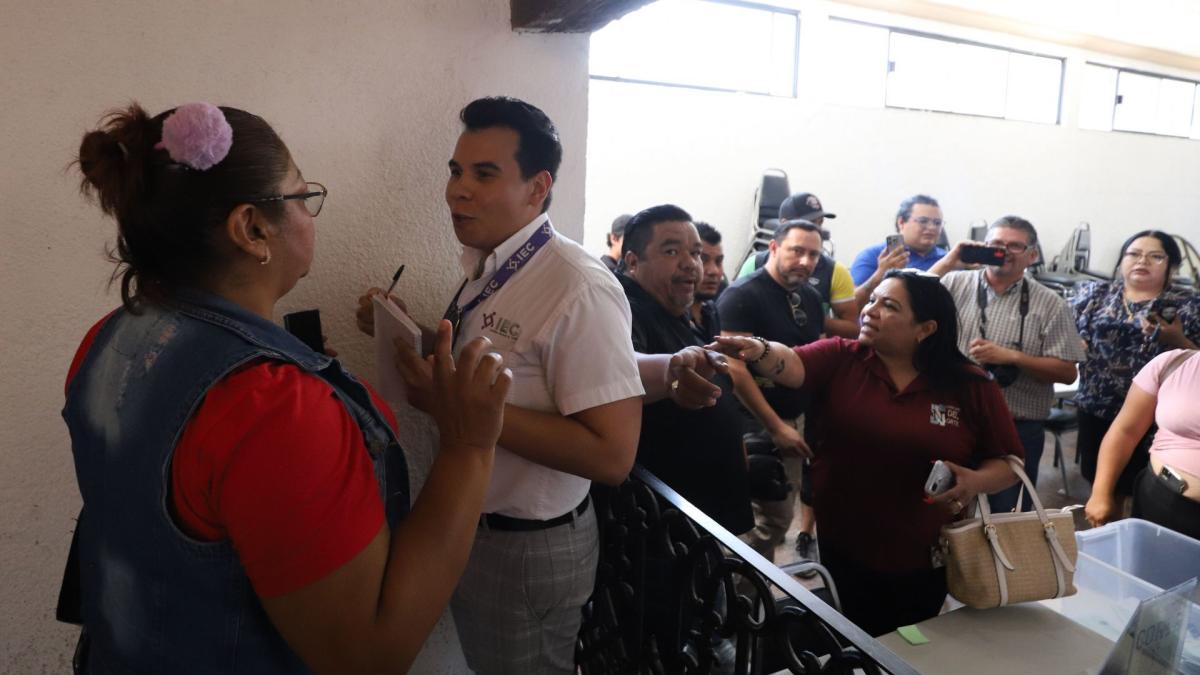 Acusan supuesta compra de votos y detenciones