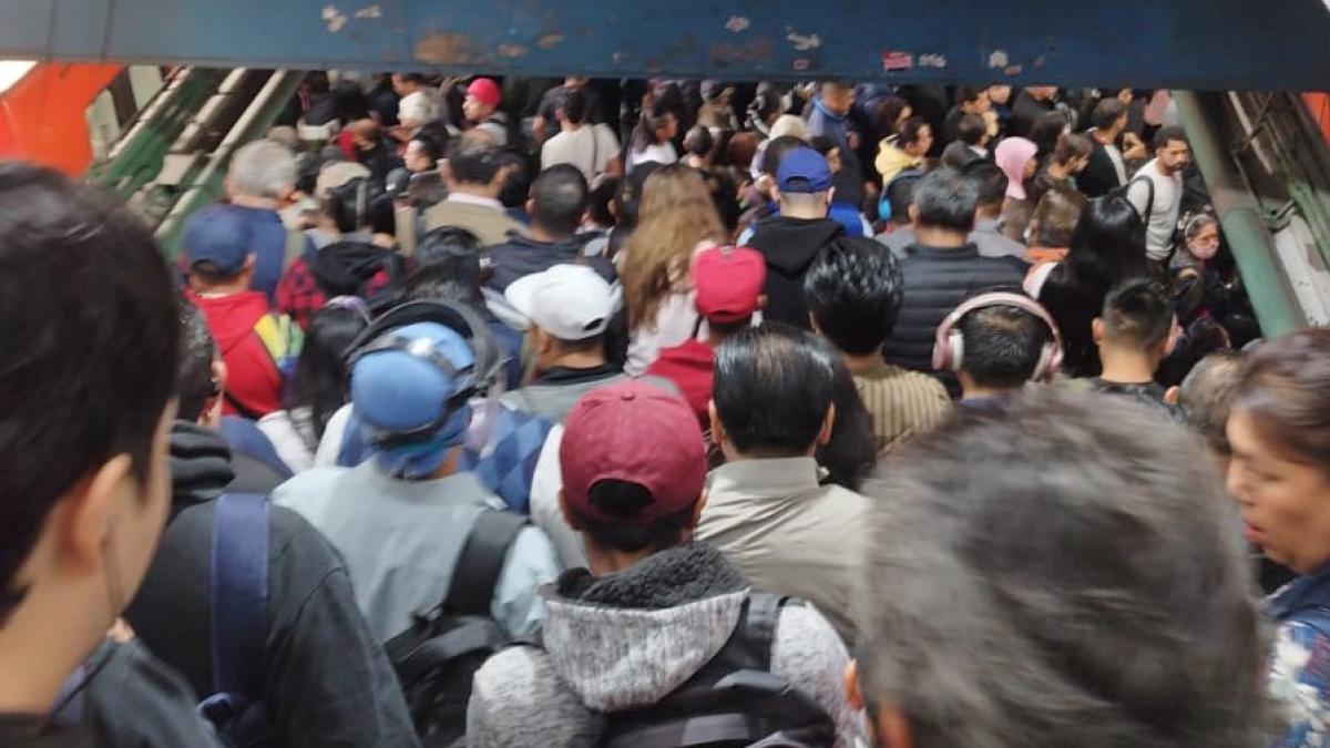 Metro CDMX. Reportan saturación en Línea 8 y retrasos este martes 13 de junio