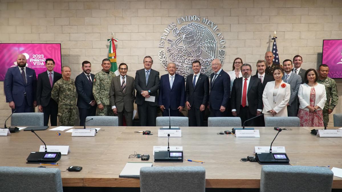 López Obrador sostiene reunión con Pete Buttigieg, secretario de Transportes de EU