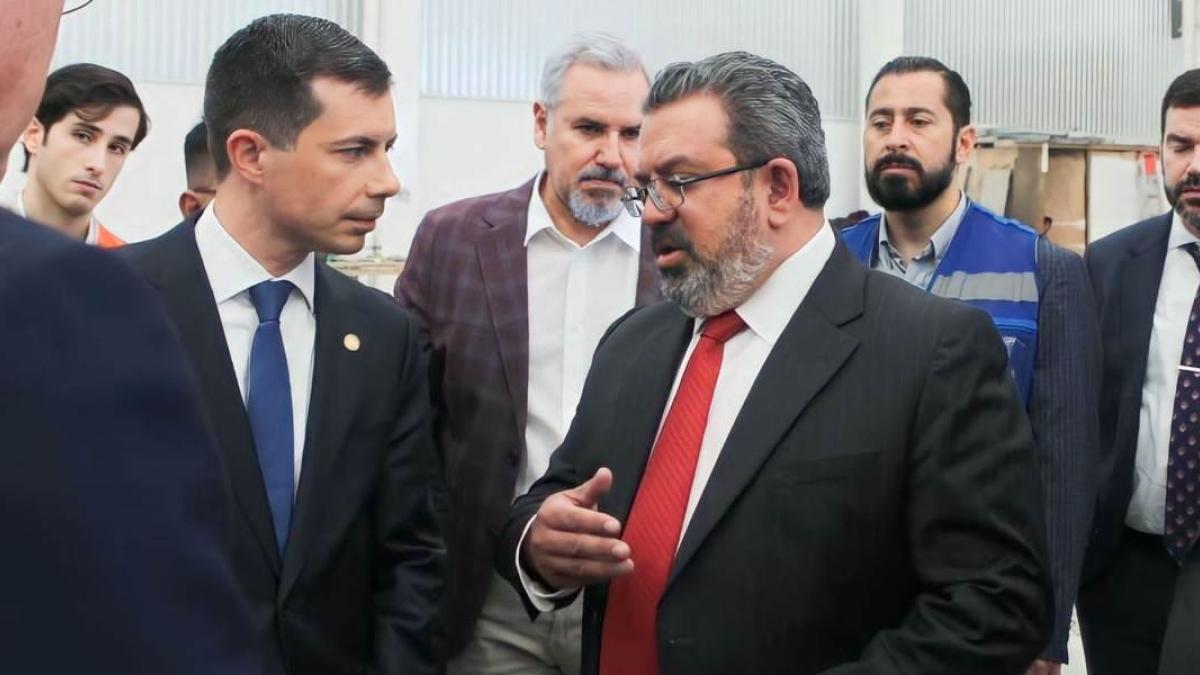 Jorge Nuño y Pete Buttigieg conversan sobre Categoría 1 y migración de carga de AICM