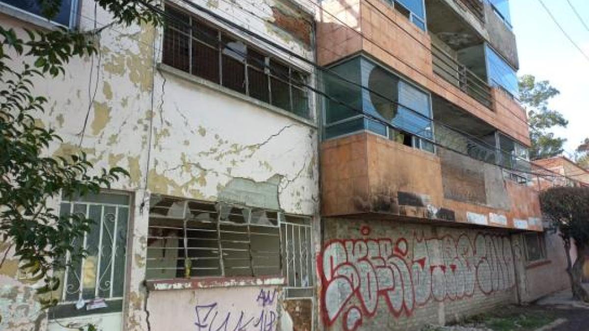 Vecinos de la GAM acusan daños por edificio irregular abandonado