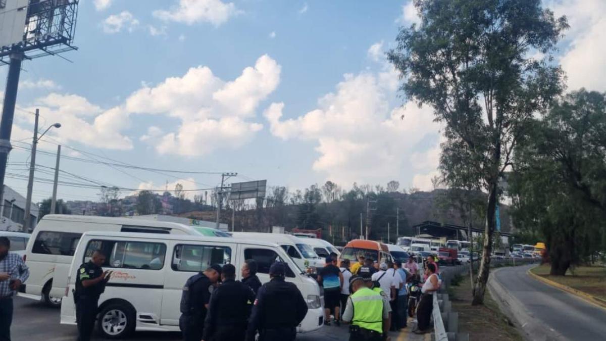 Transportistas bloquean la México-Pachuca; acusan falta de pago del IEEM