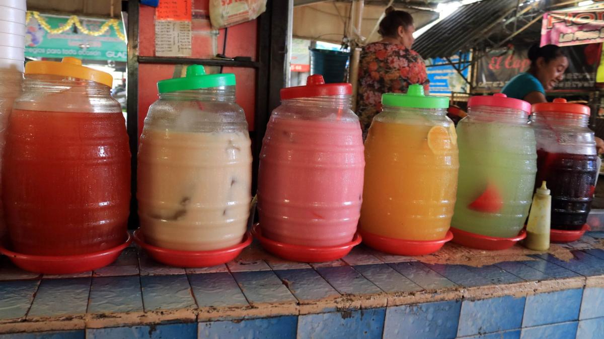 Sí ya estas sudando, prepárate una de estas ricas agüitas frescas para combatir el calor