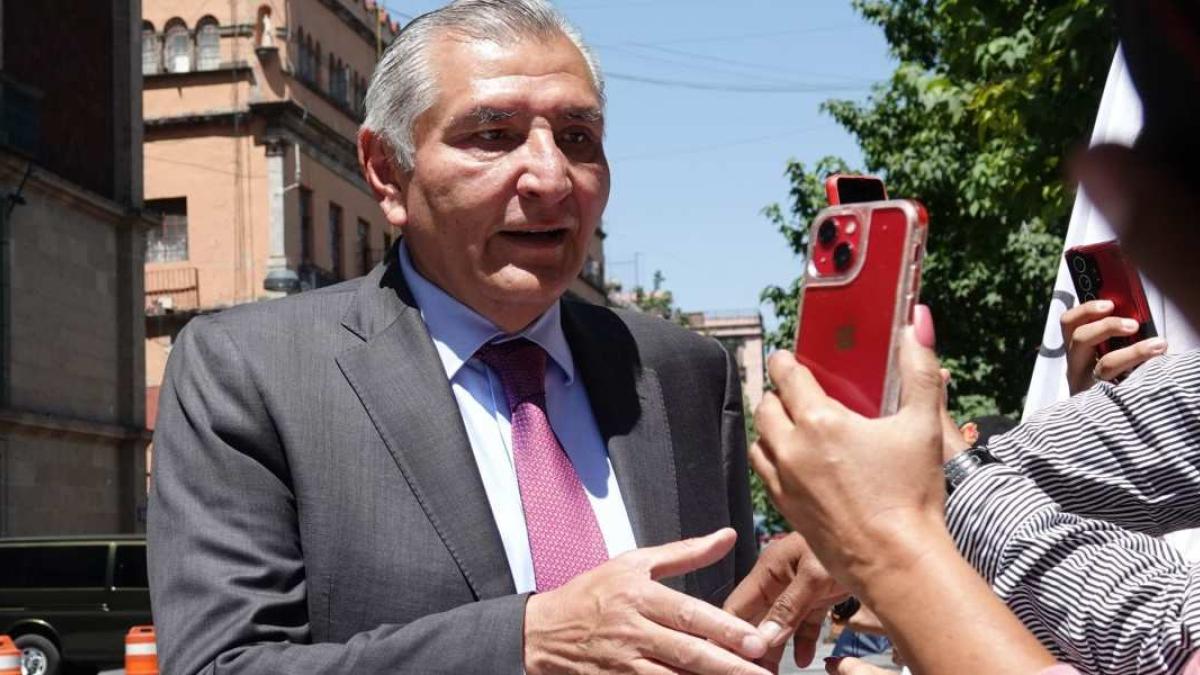 Adán Augusto López visita a AMLO a horas de presentar su renuncia a Segob