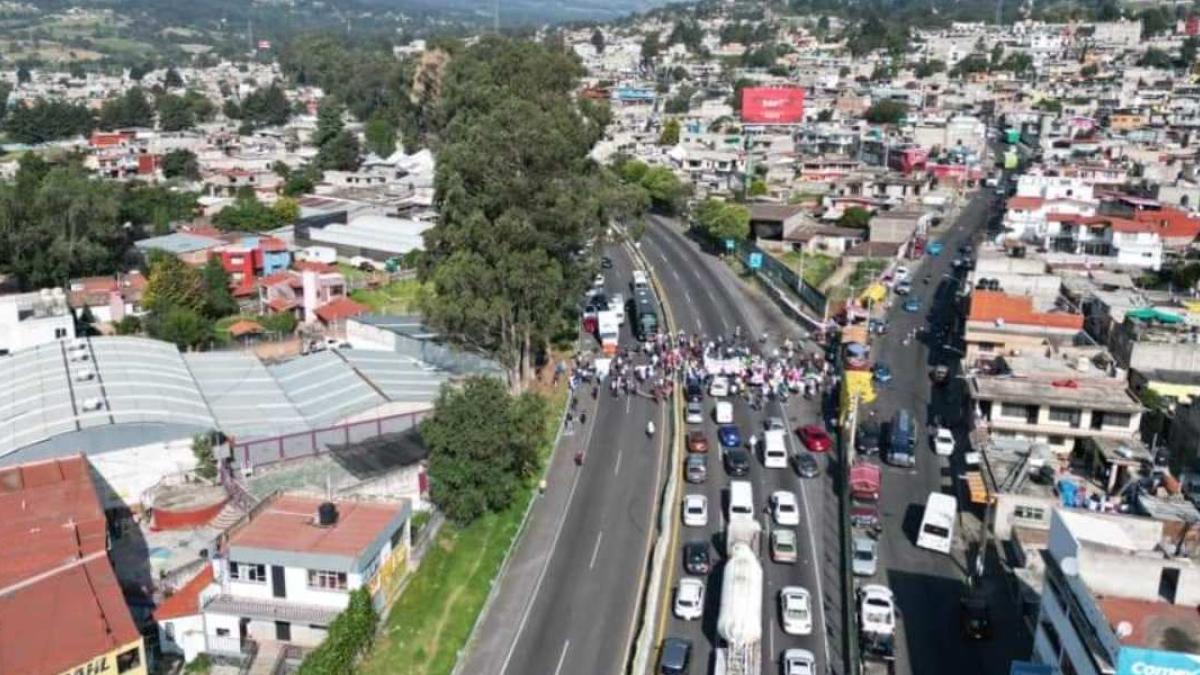 Bloquean la autopista México-Cuernavaca en ambos sentidos