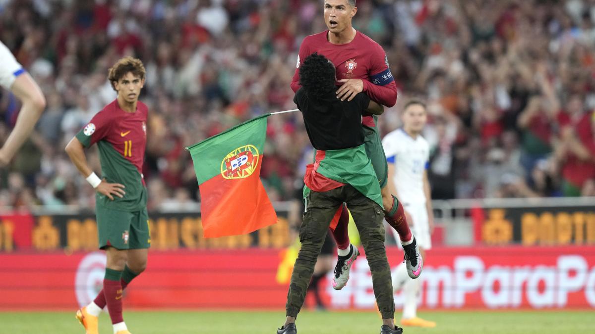 Cristiano Ronaldo celebra con aficionado y luego vive momentos de tensión que lo ponen en riesgo (Video)