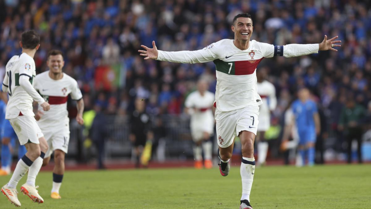 Cristiano Ronaldo marca GOLAZO y celebra su partido 200 con Portugal con victoria