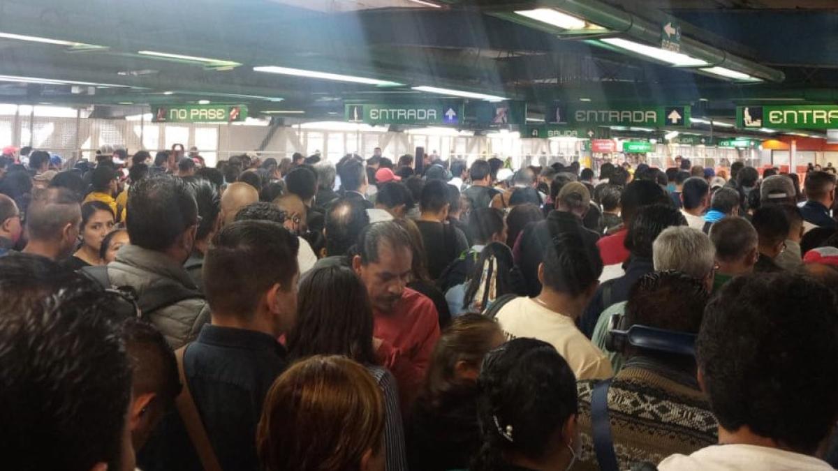 Metro CDMX. Línea 8 y Línea A, ‘colapsadas’ por retrasos y aglomeraciones