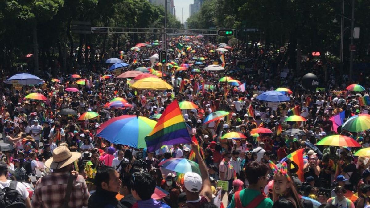 Marcha del Orgullo 2023. Contingentes se adelantan e inician su recorrido hacia el Zócalo