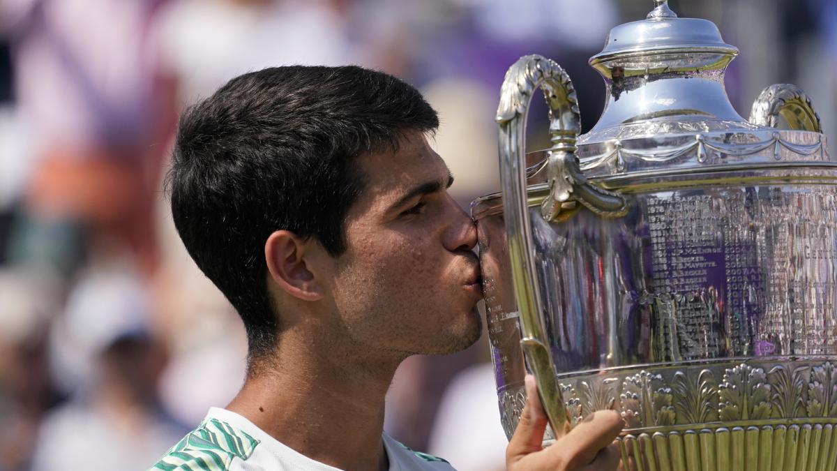 Carlos Alcaraz se consagra en Queen’s Club y recupera el número 1 previo a Wimbledon