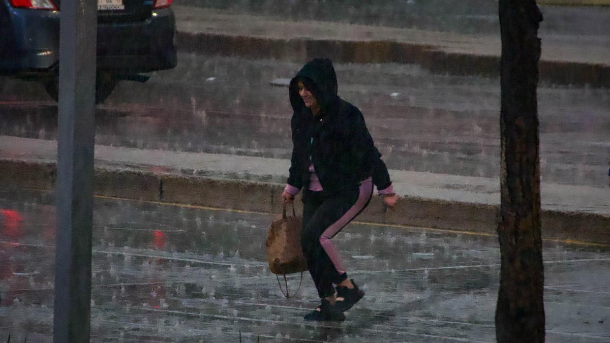 Lluvia refresca varios puntos de la CDMX esta noche