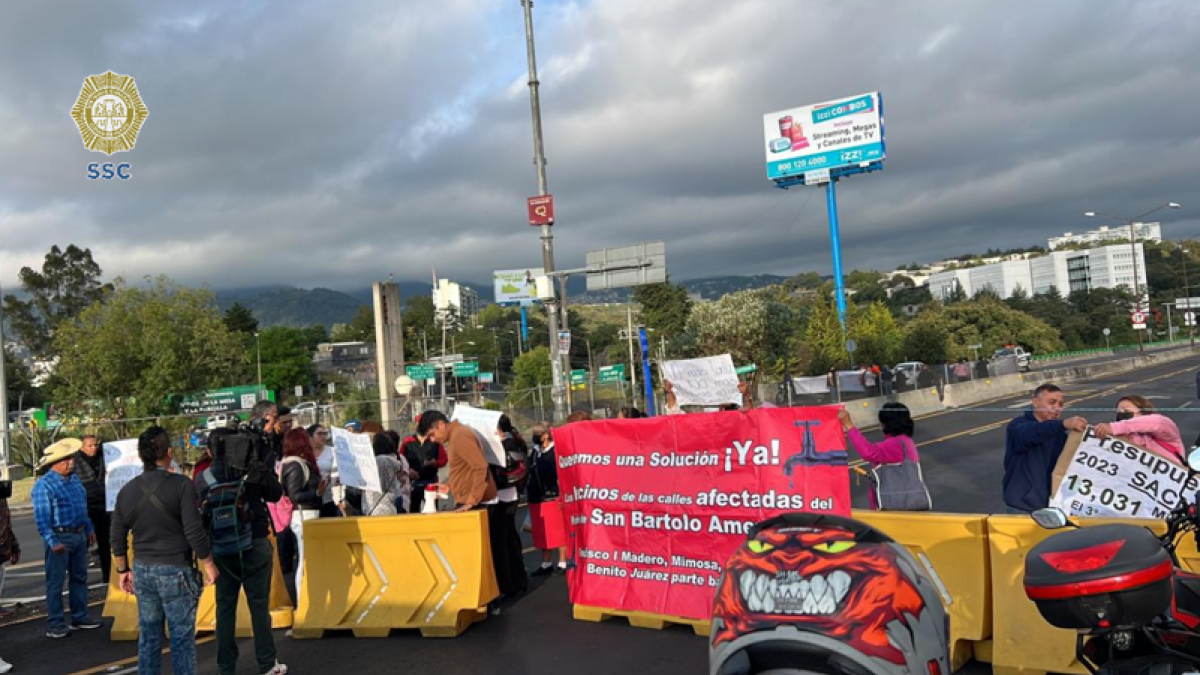 Bloqueo en Santa Fe. Manifestantes cierran acceso en avenida Los Poetas en protesta por falta de agua