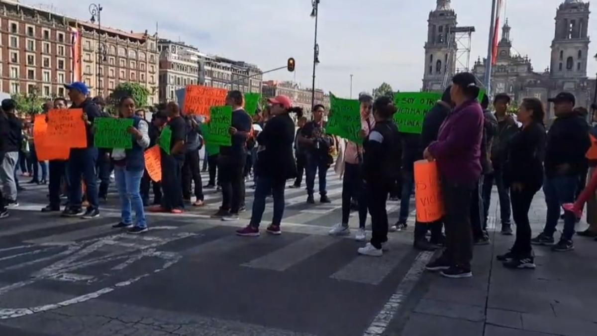 Línea 12. Comerciantes afectados por la rehabilitación de la L12 se manifiestan en CDMX